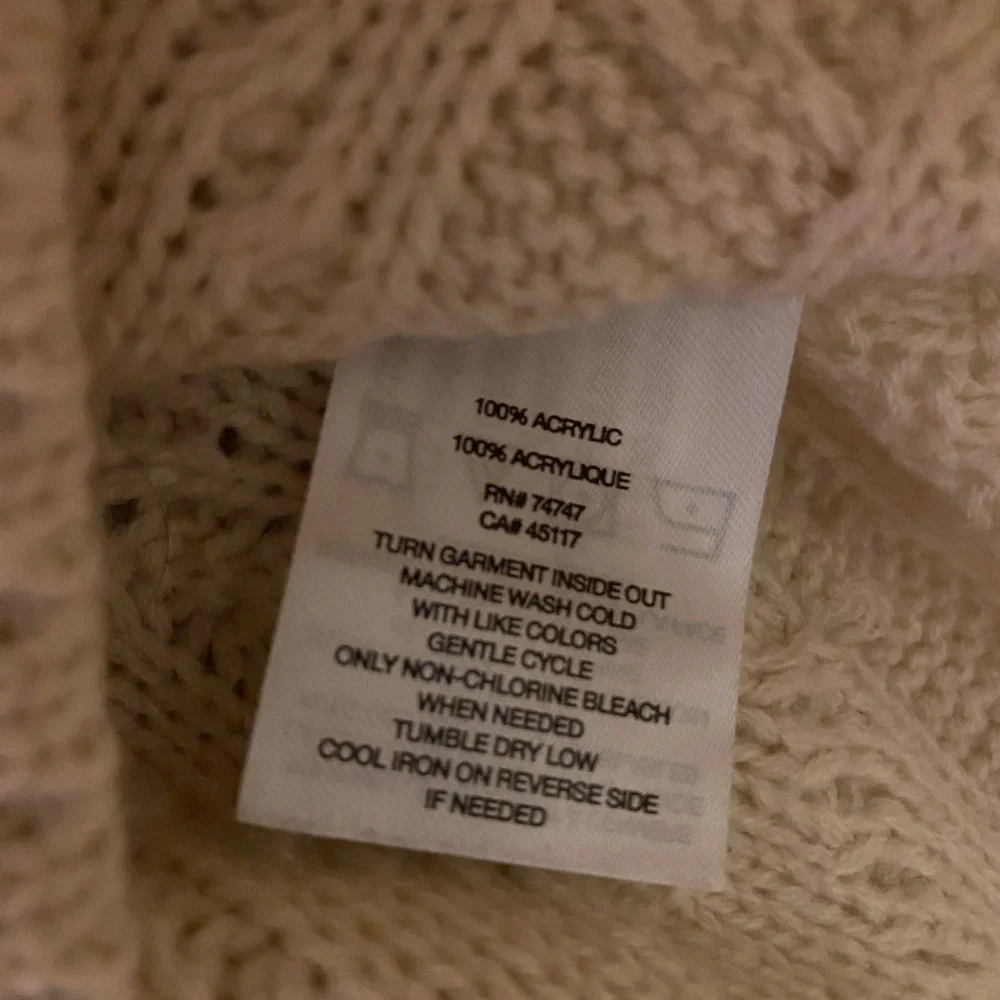 Cream While Sweater - Picture 6 of 6